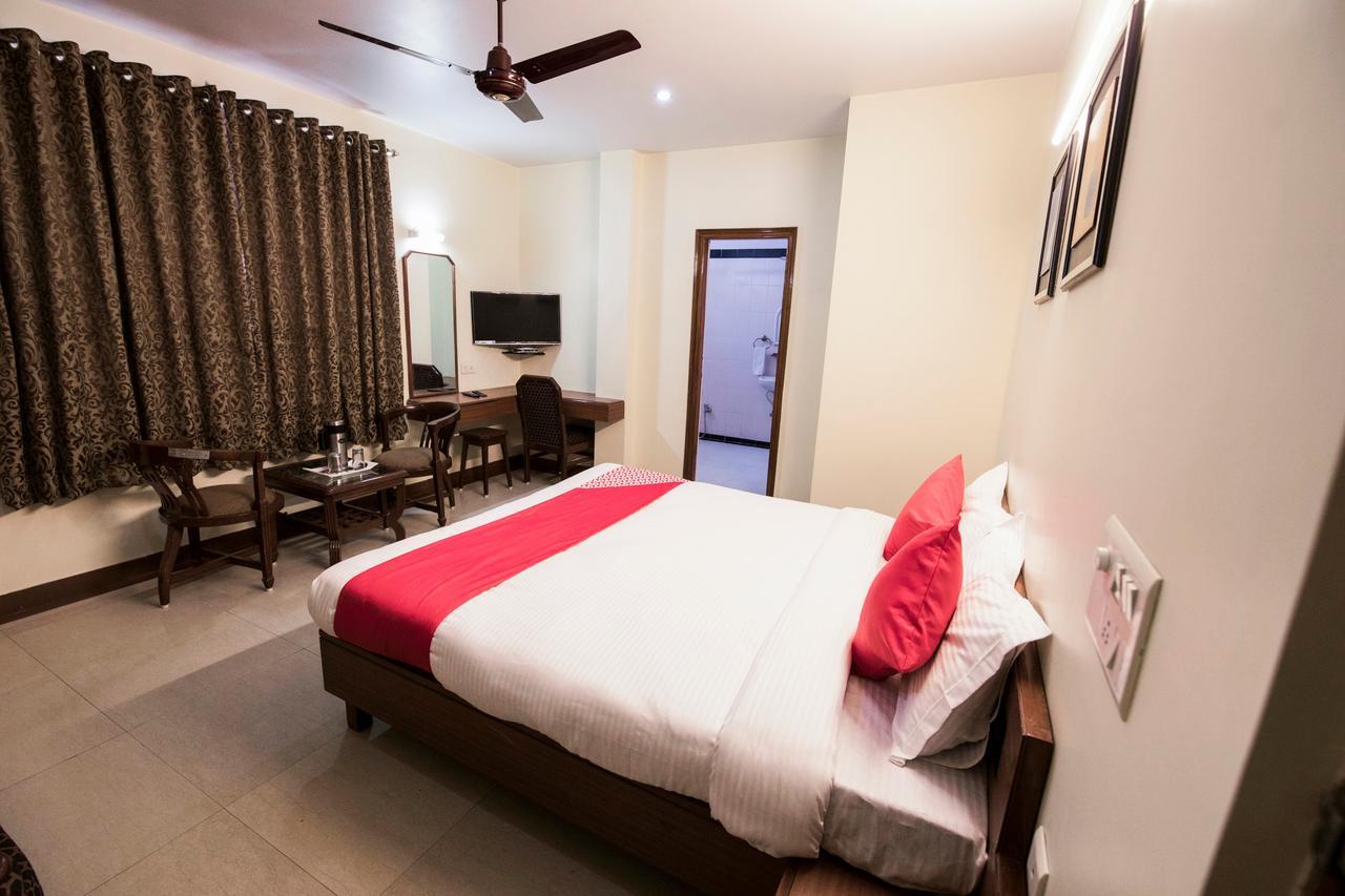 Oyo 13643 Maharaja Palace Hotel 3*