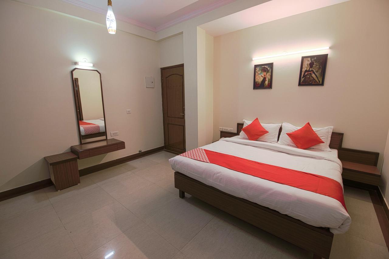 Oyo 13643 Maharaja Palace Hotel 3*