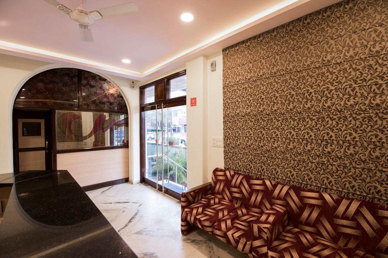 Oyo 13643 Maharaja Palace