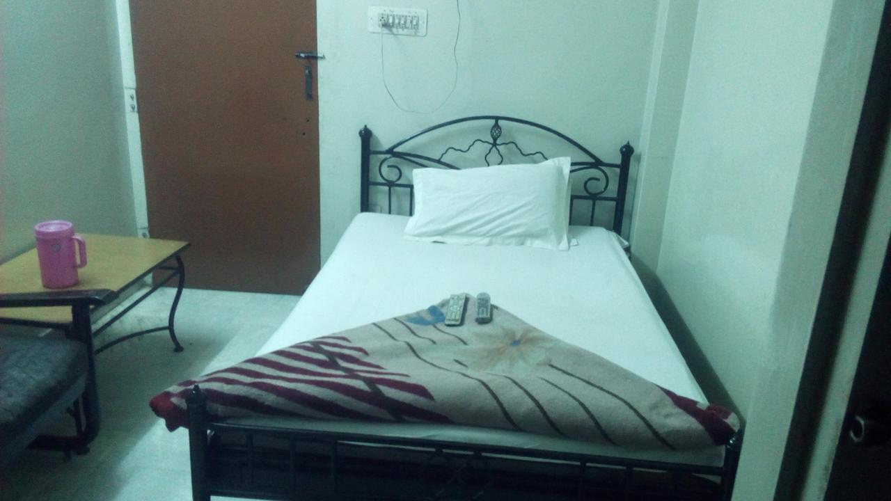 Hotel Urvashi *