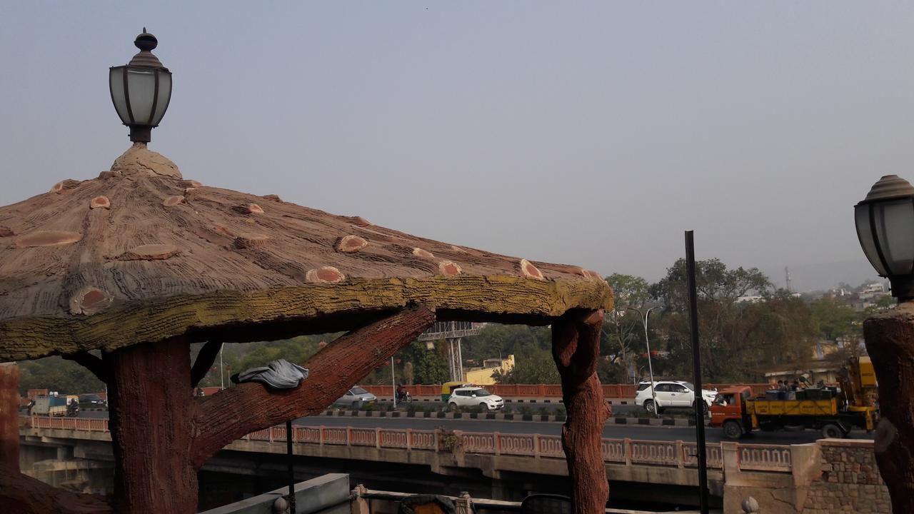 Urvashi Hotel