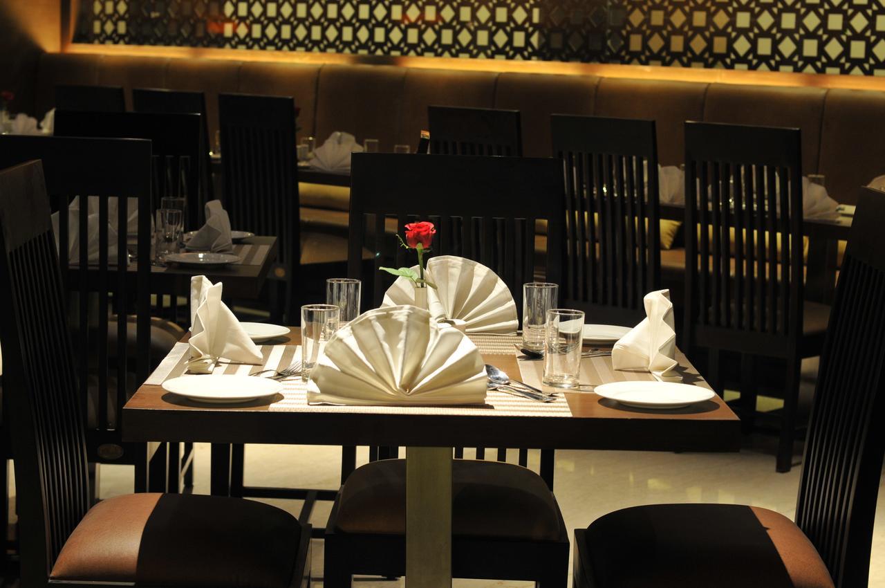 Hotel Royale Lalit 3*