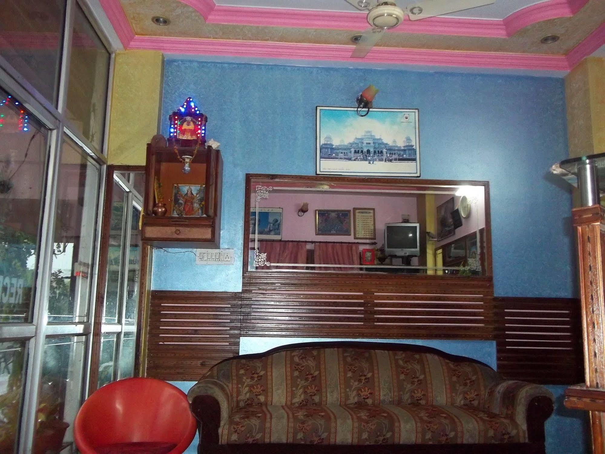 Hotel Ganga Kripa 2*