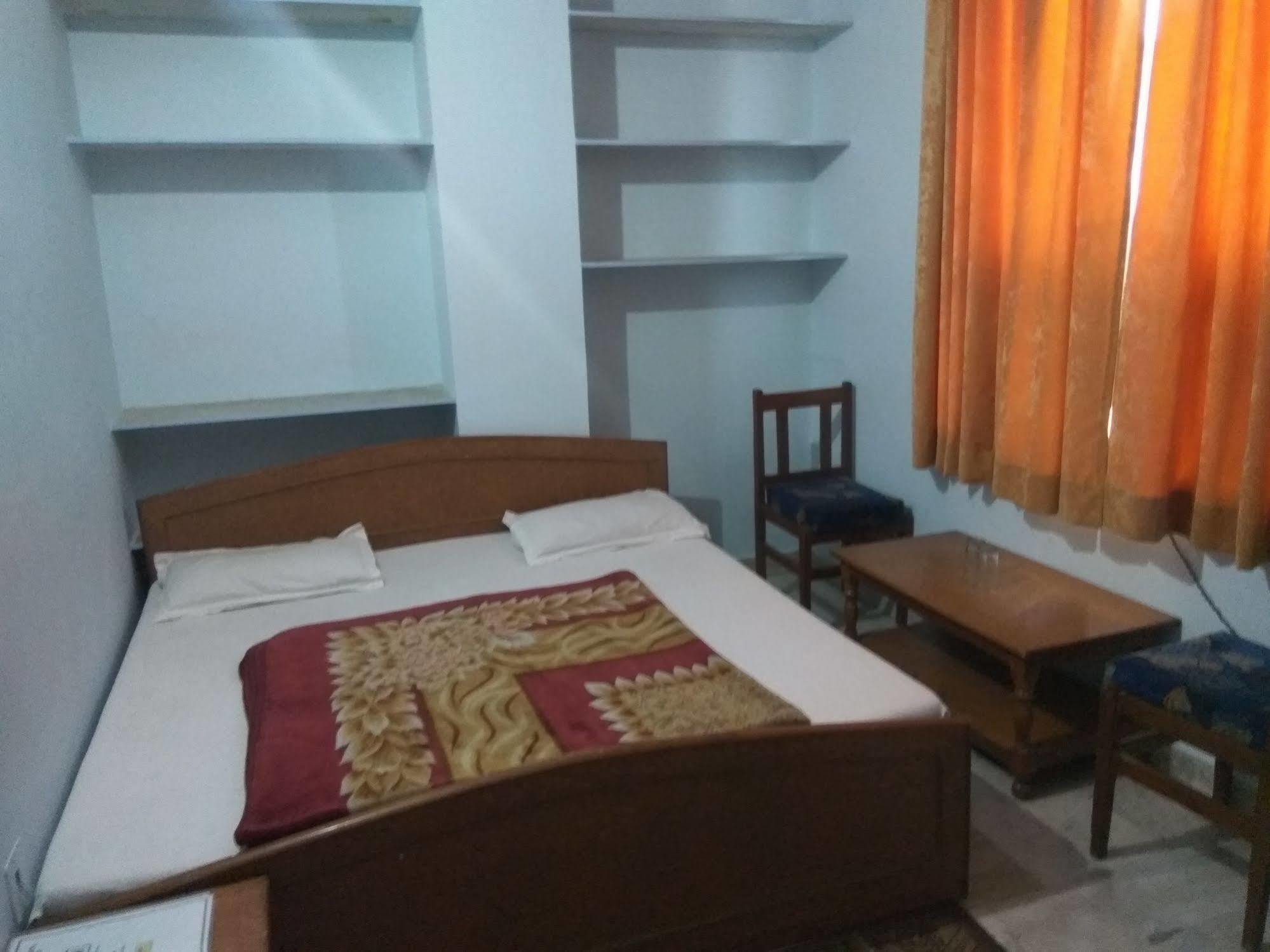 Hotel Ganga Kripa 2*