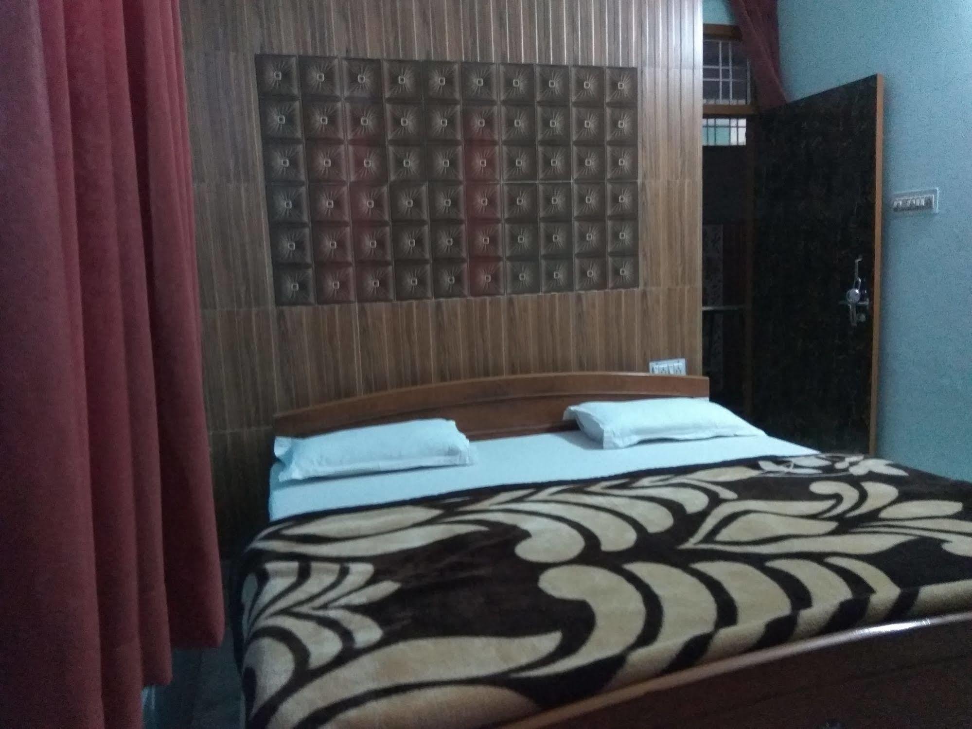 Hotel Ganga Kripa 2*