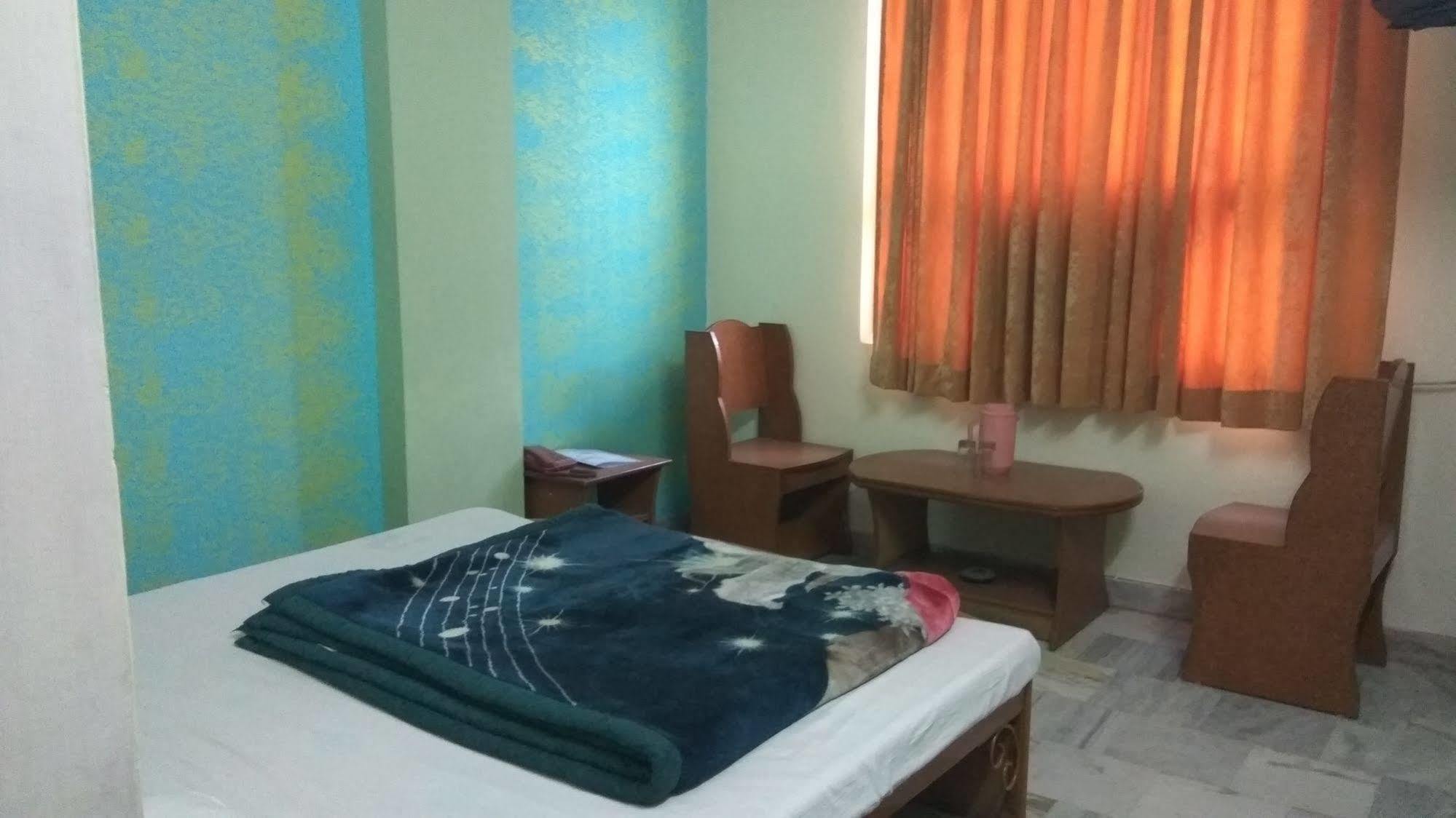 Hotel Ganga Kripa 2*