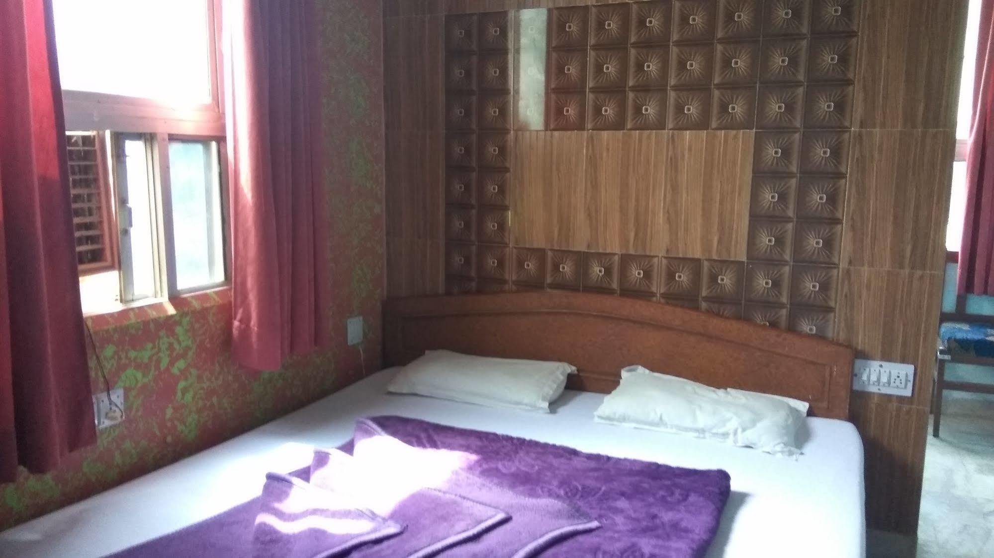Hotel Ganga Kripa 2*