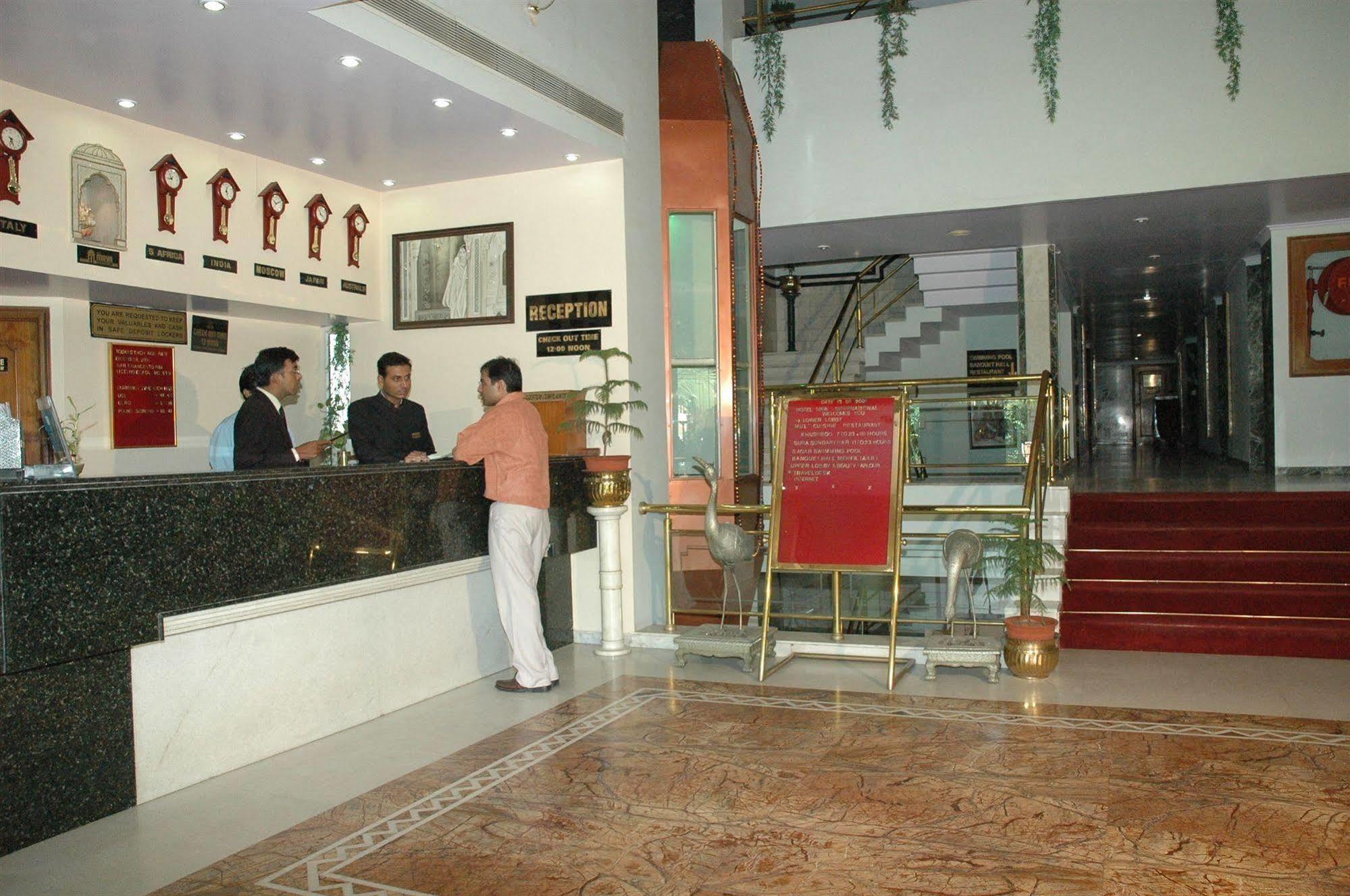 Hotel Oyo 18814 Maya International