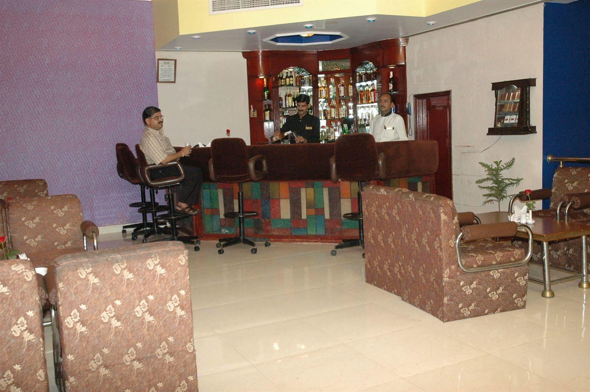 Oyo 18814 Maya International Hotel Jaipur