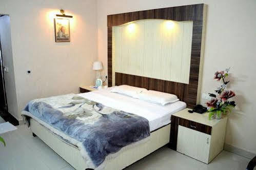 Oyo 18814 Maya International Jaipur