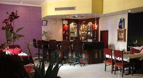 Hotel Oyo 18814 Maya International 3*