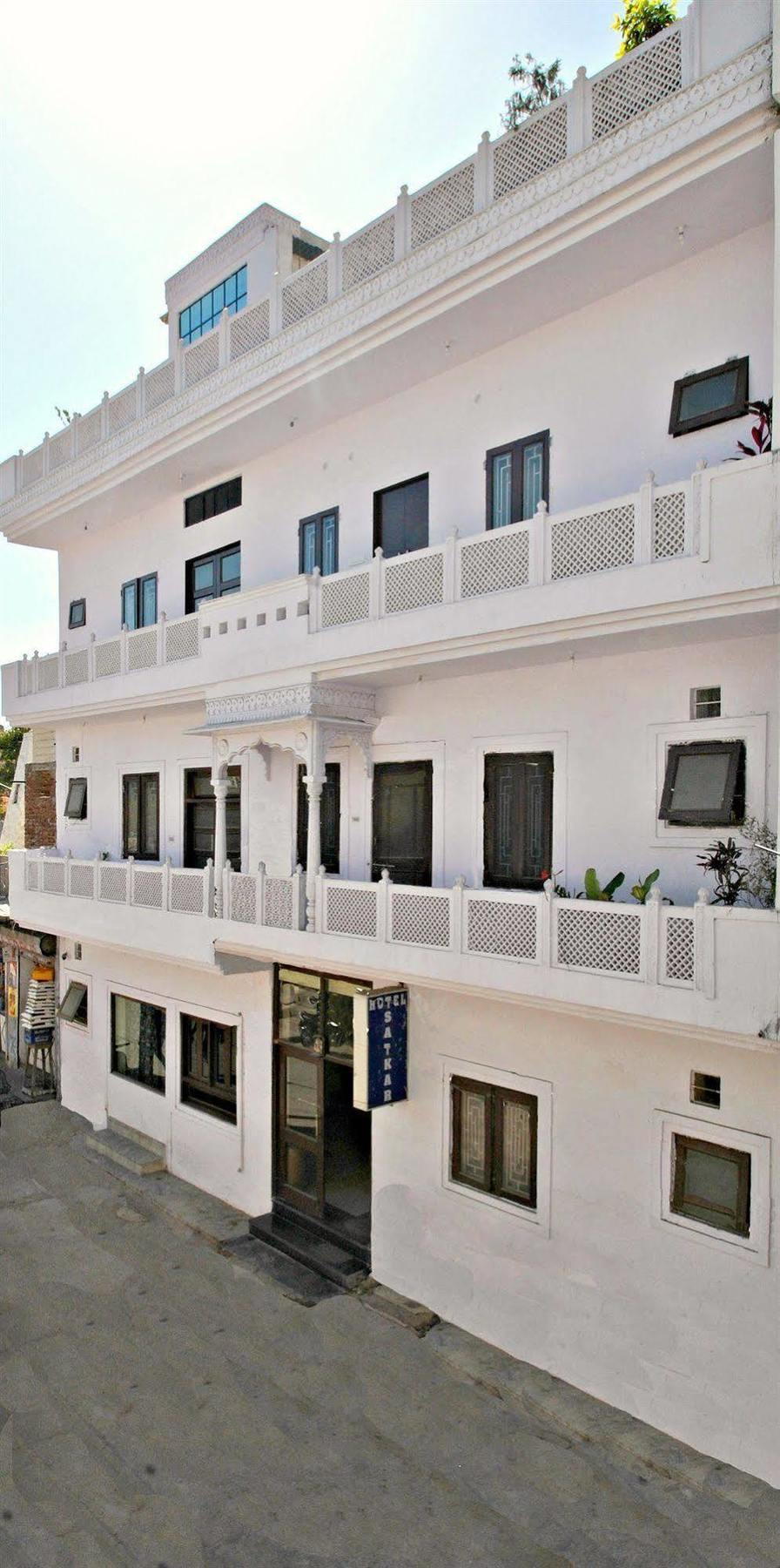 Satkar Hotel 2*