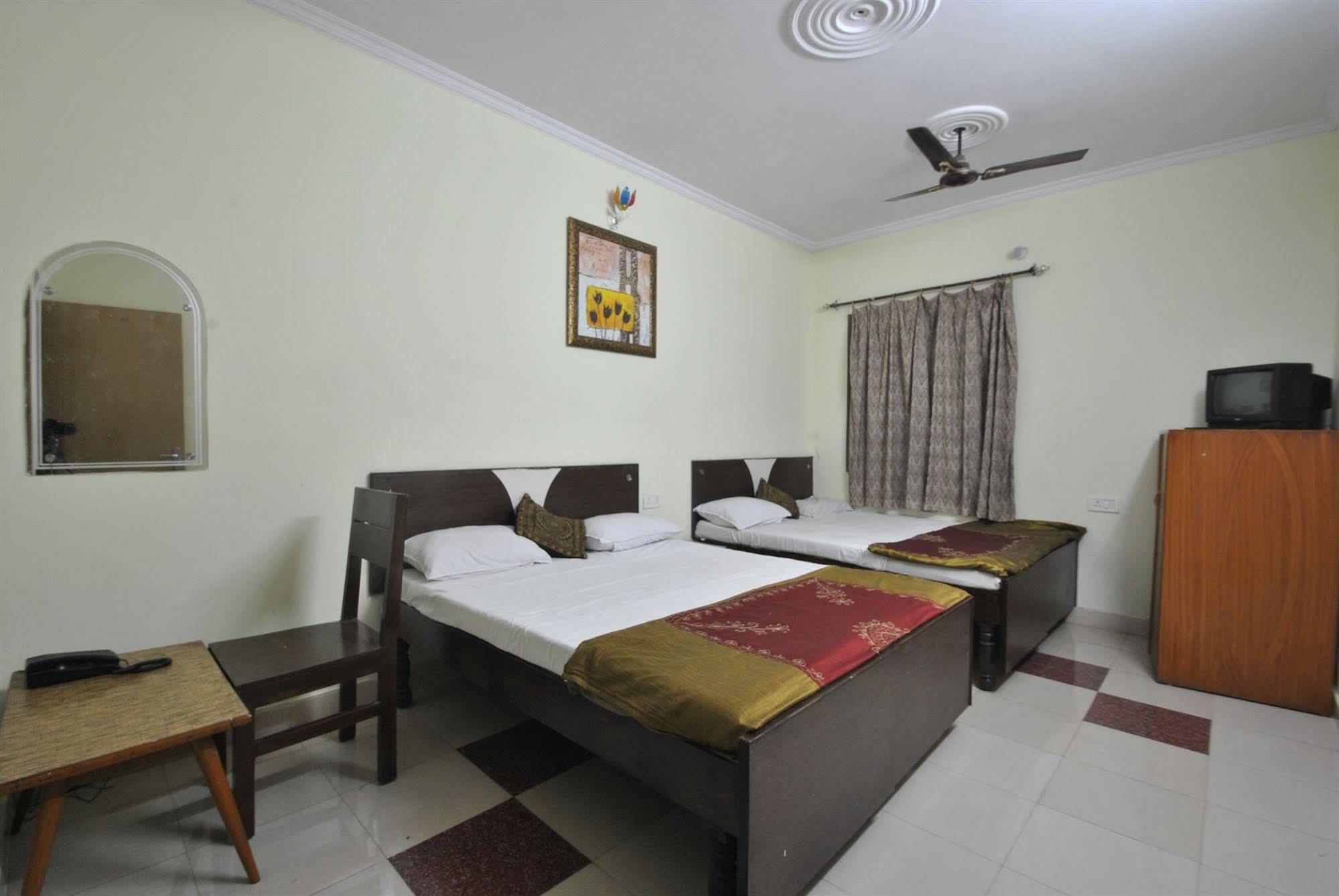 Satkar Hotel 2*