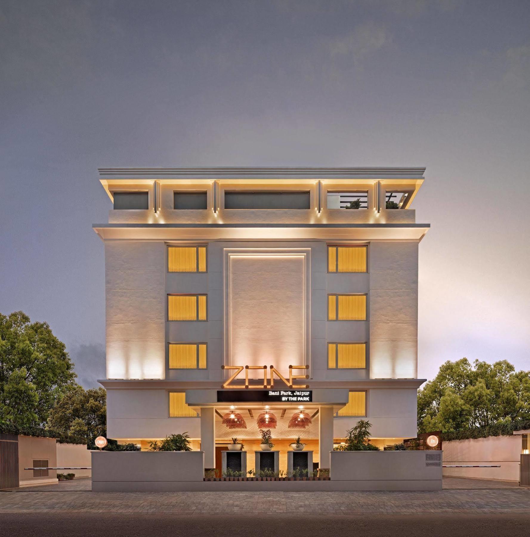 Zone By The Park , Bani Park 4*