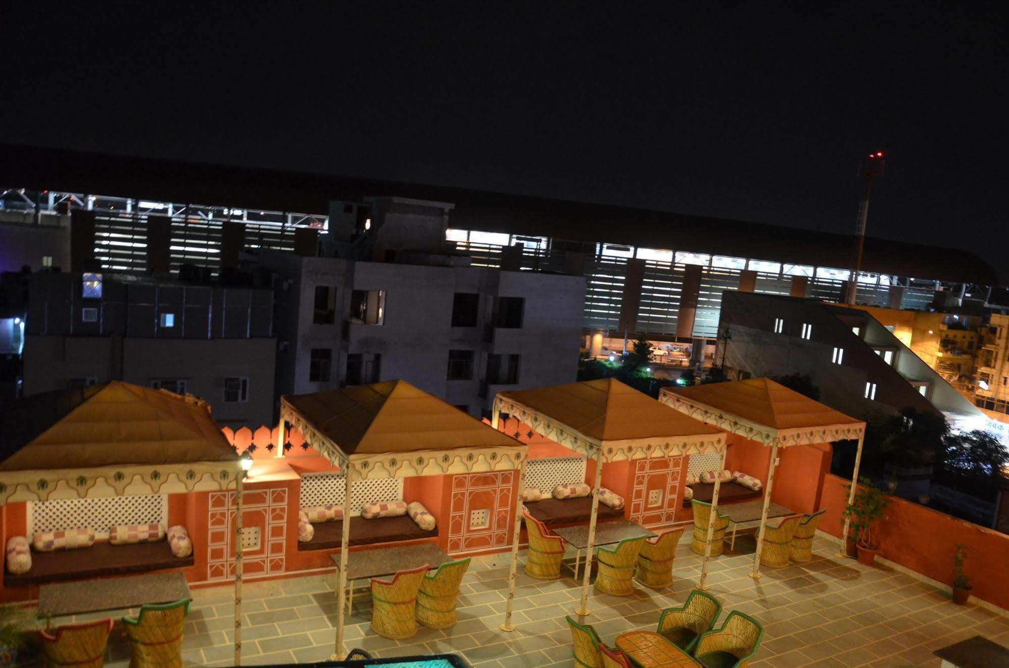Laxmi Niwas 3*