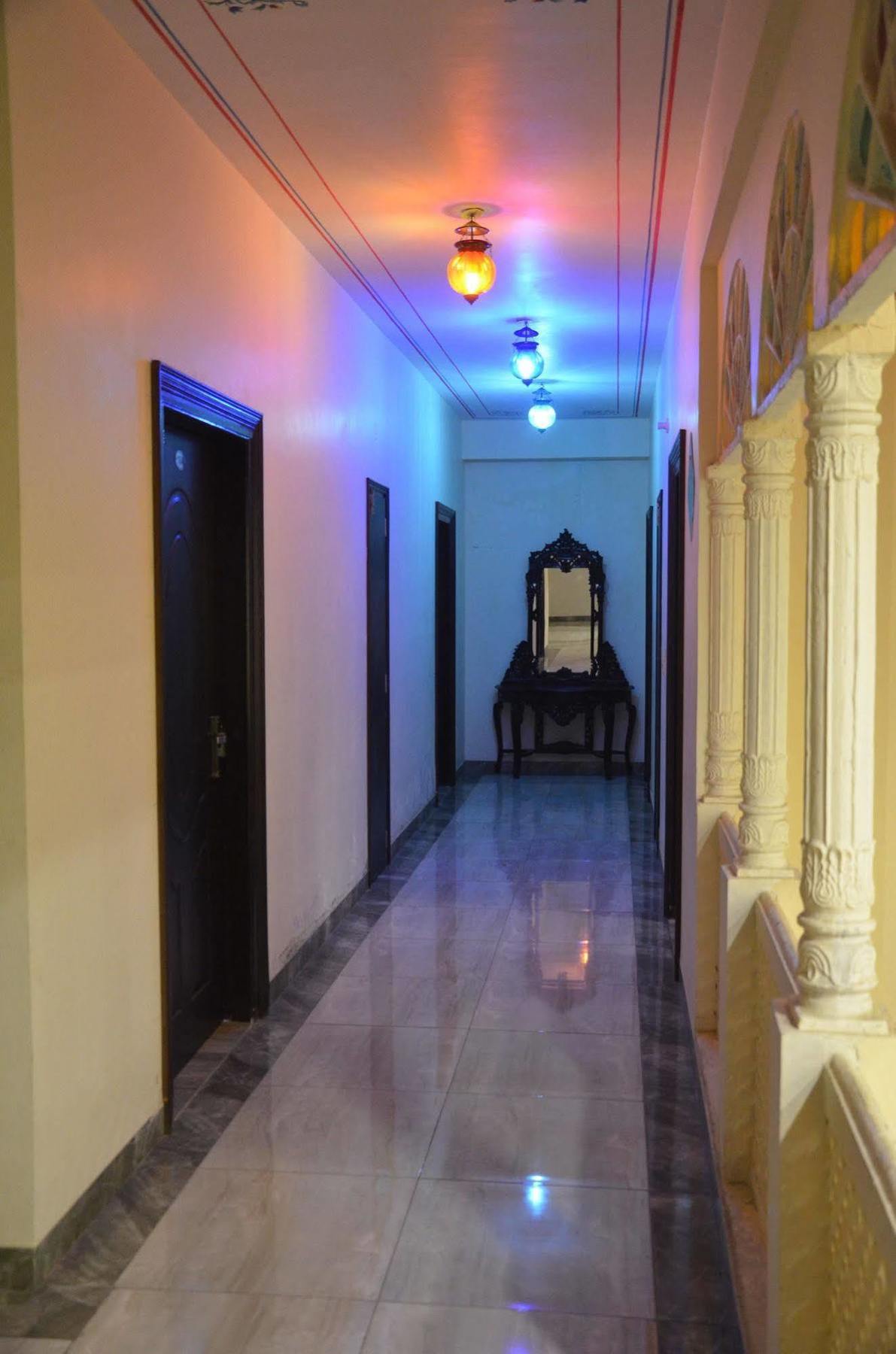 Laxmi Niwas Hotel