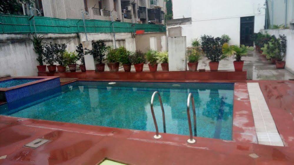 Hotel Oyo 1746 Rnb Select 2*