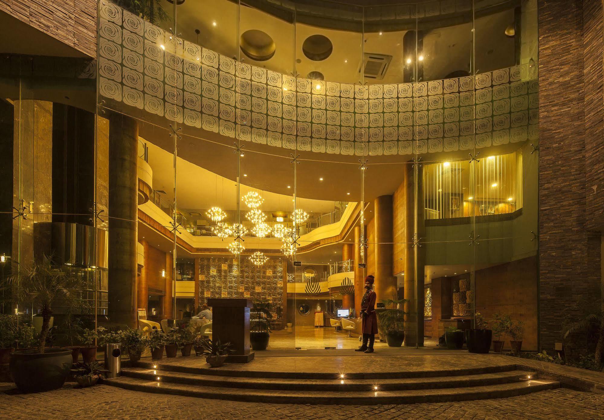 Vesta International Hotel 4*