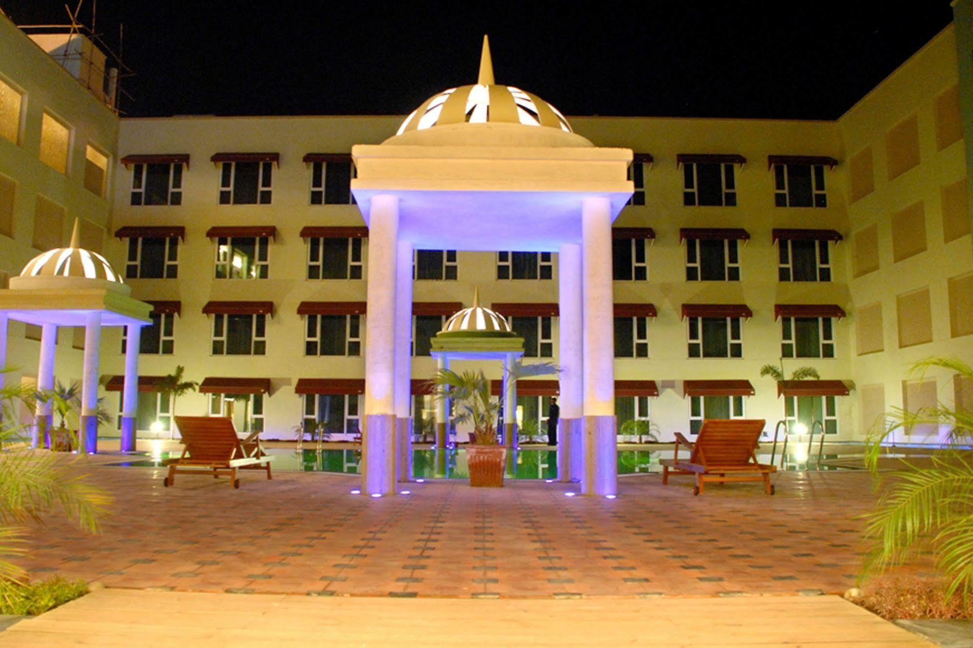 Cambay Grand Kukas Resort 4*