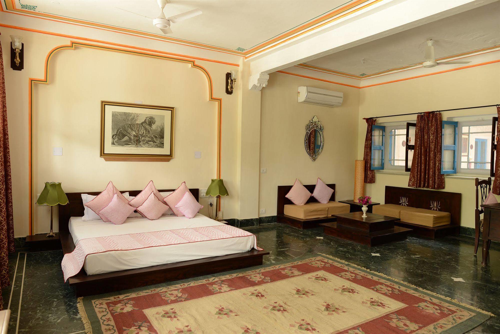 Diggi Palace - A Center Hidden Heritage Gem Hotel 4*