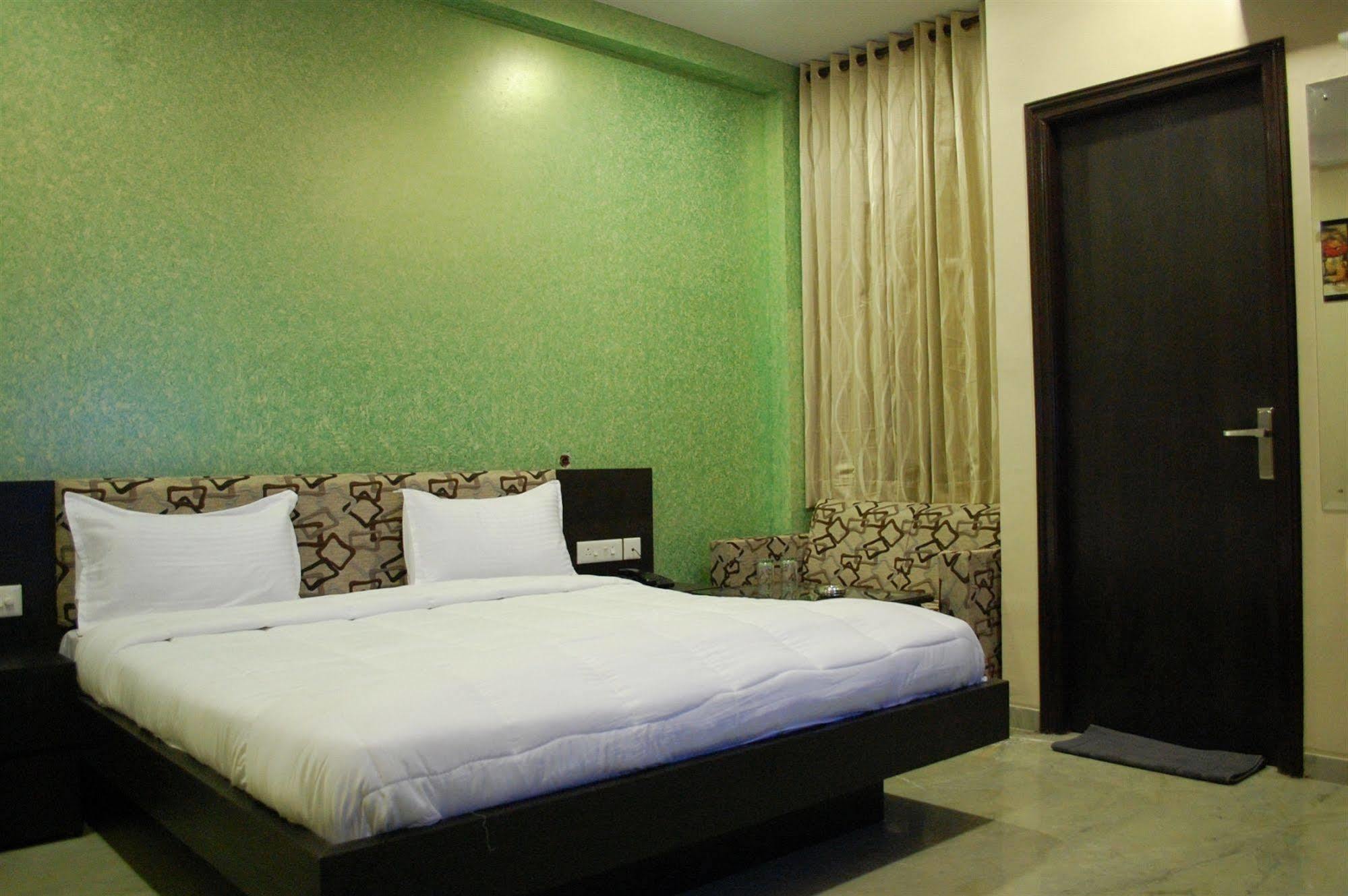 Royal View 3*