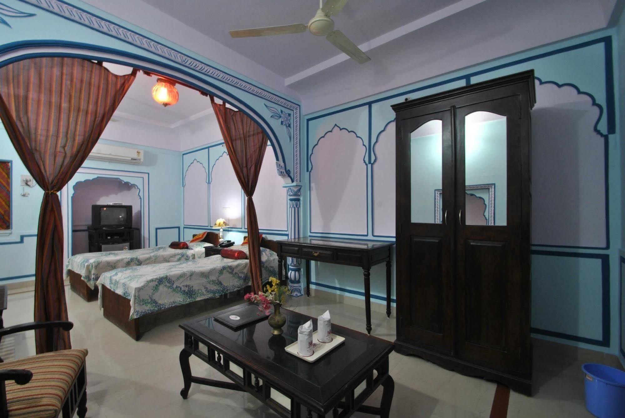 Hotel Rawla Mrignayani Palace Jaipur