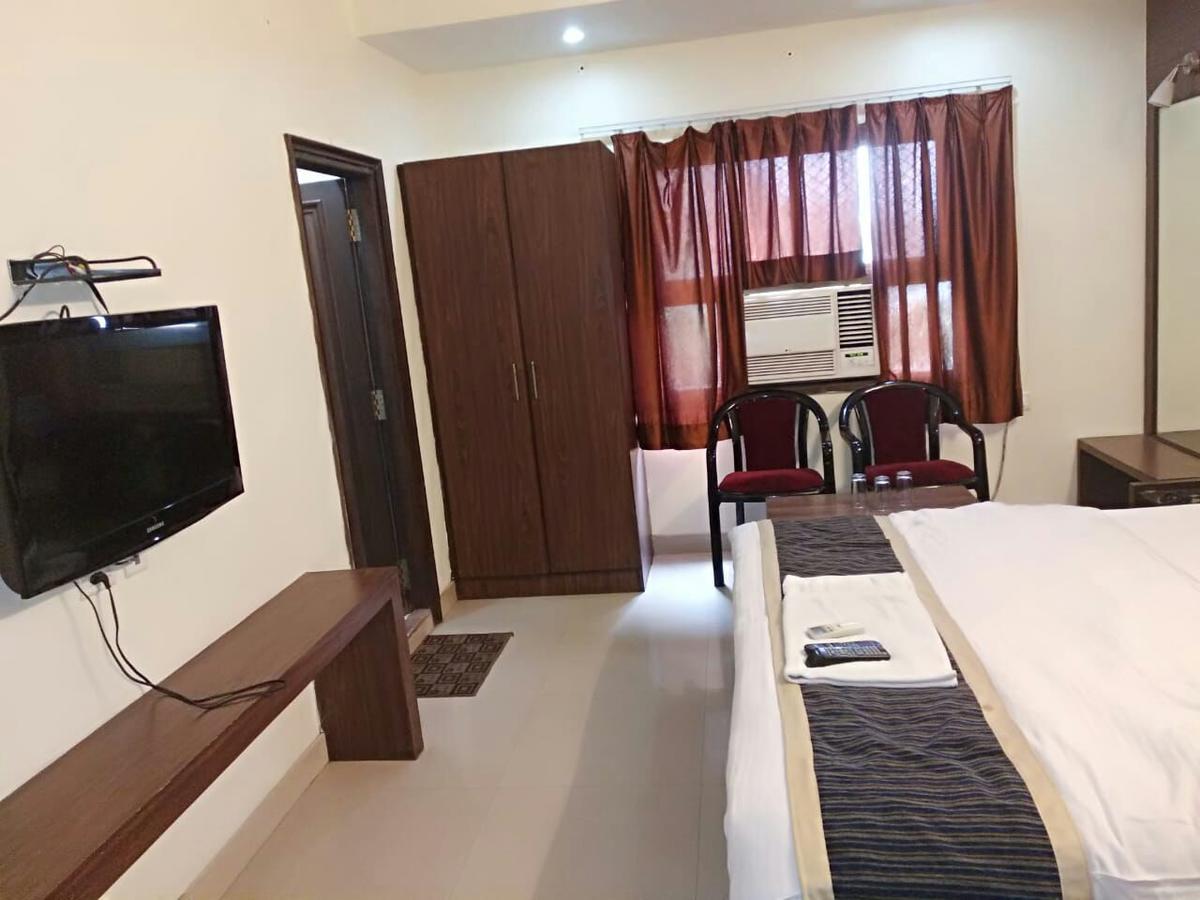 Radha Palace 3*