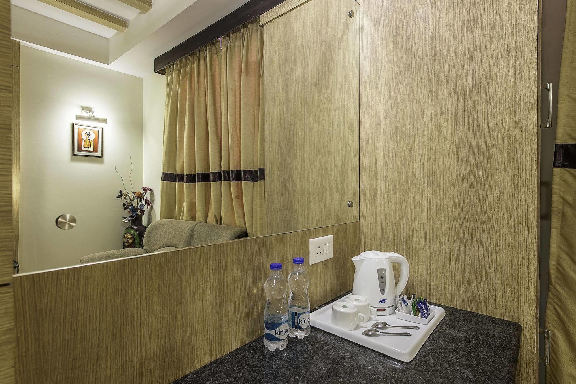 Srinivas The Royal Residence, Hotel