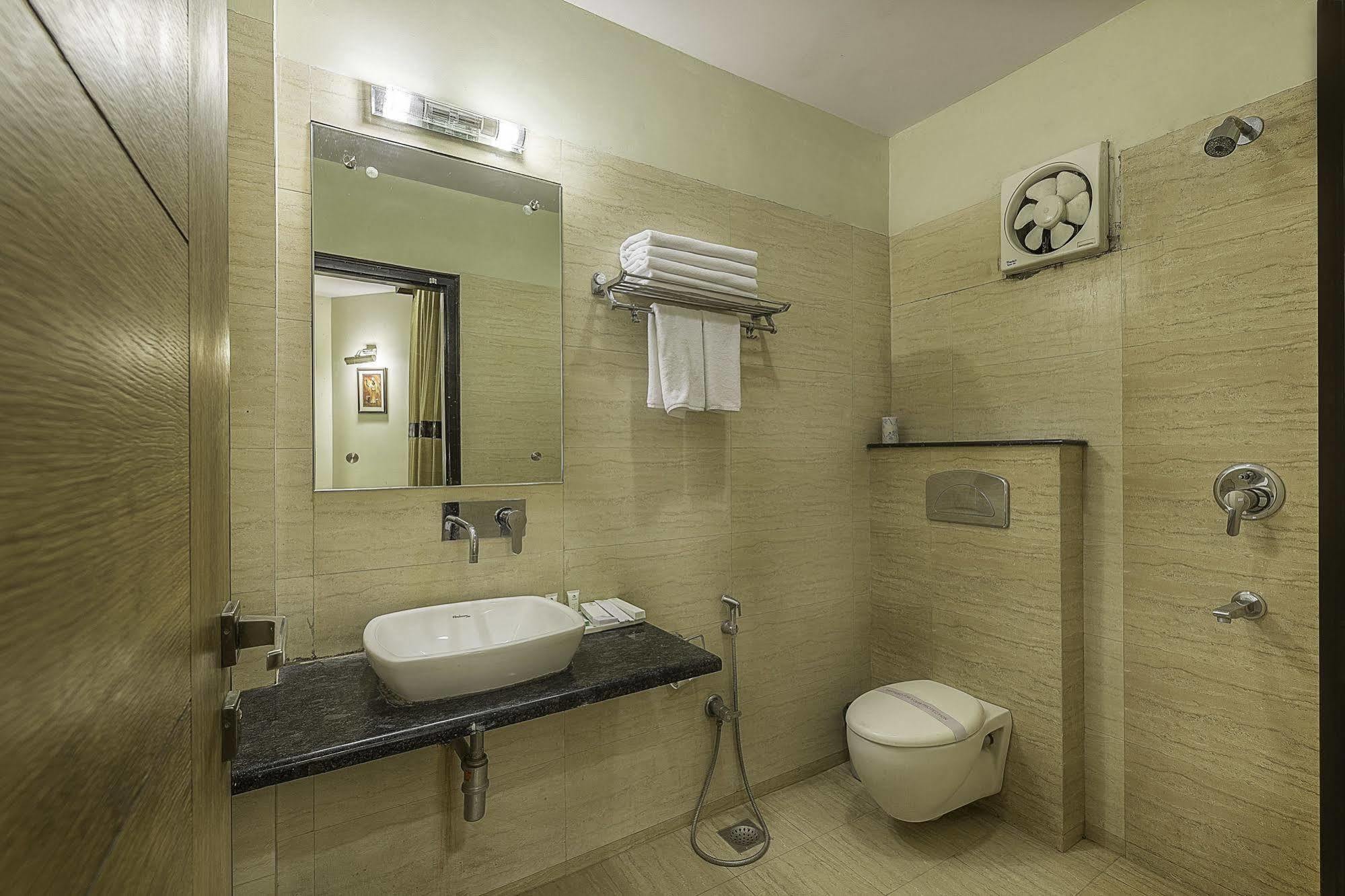 Srinivas The Royal Residence, Hotel