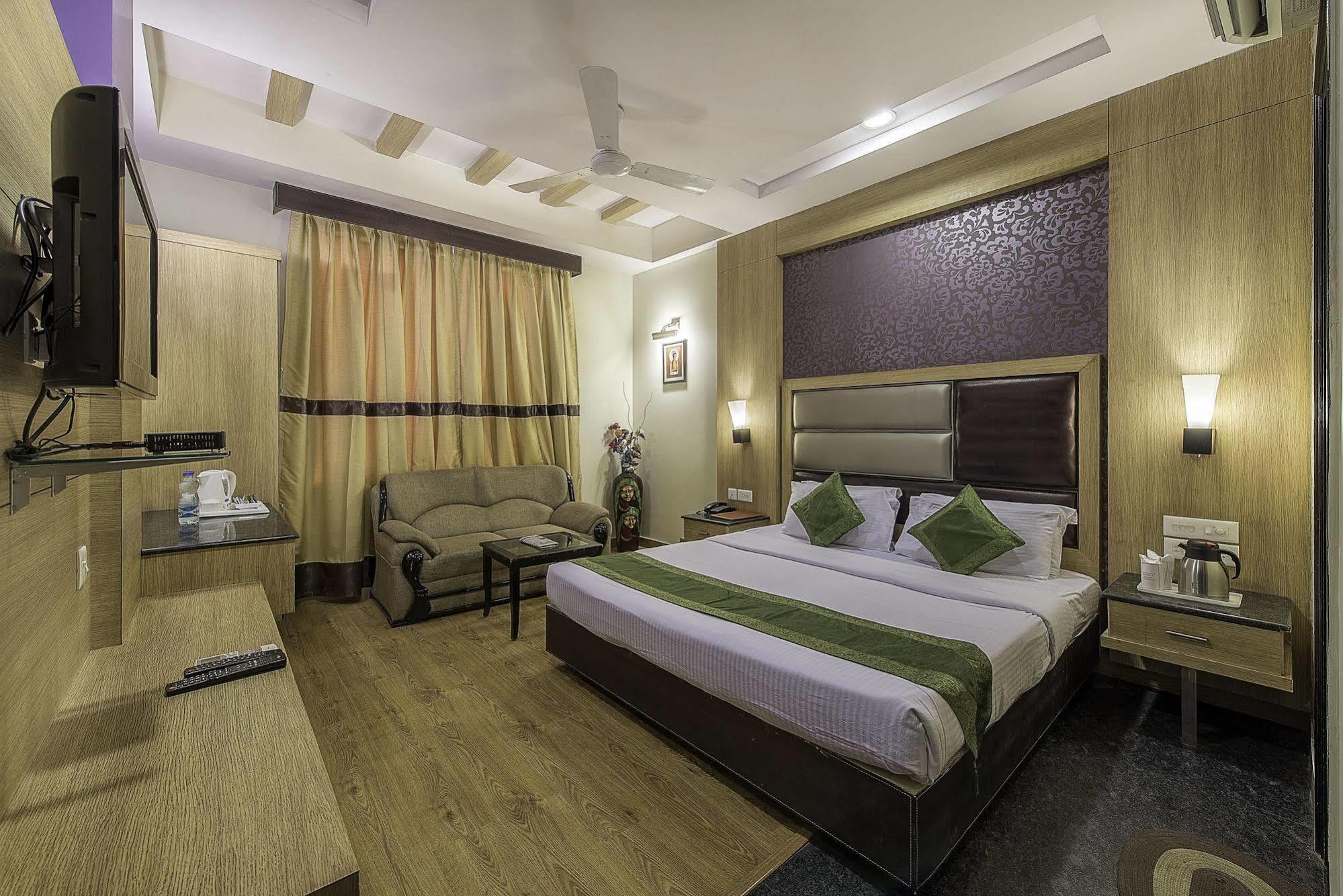 Hotel Srinivas The Royal Residence, 5*