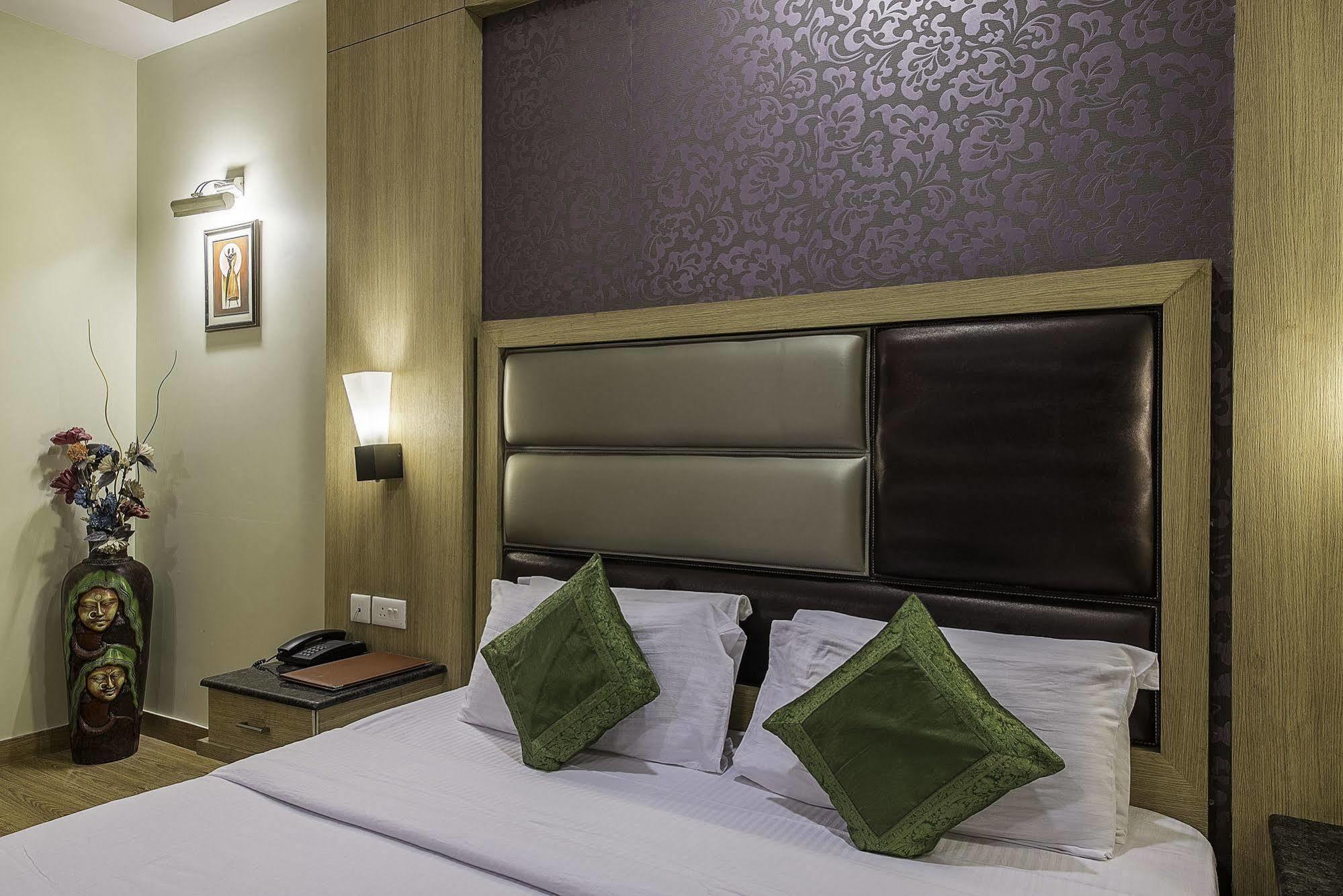 Hotel Srinivas The Royal Residence, 5*