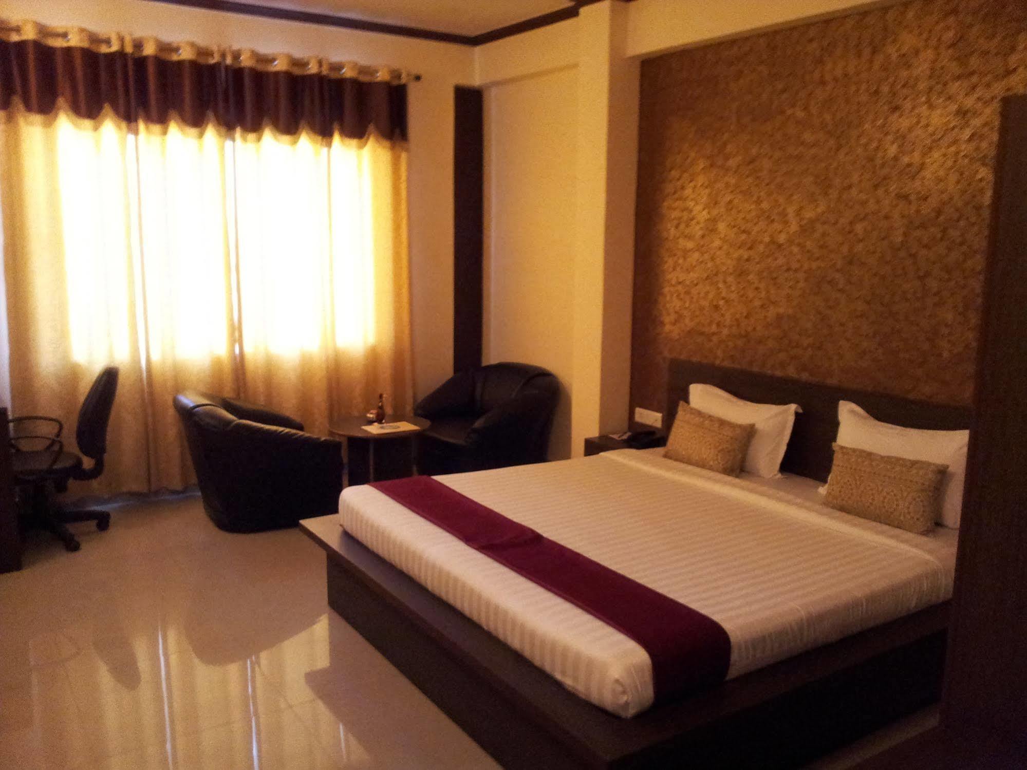 Hotel Savi Regency 2*