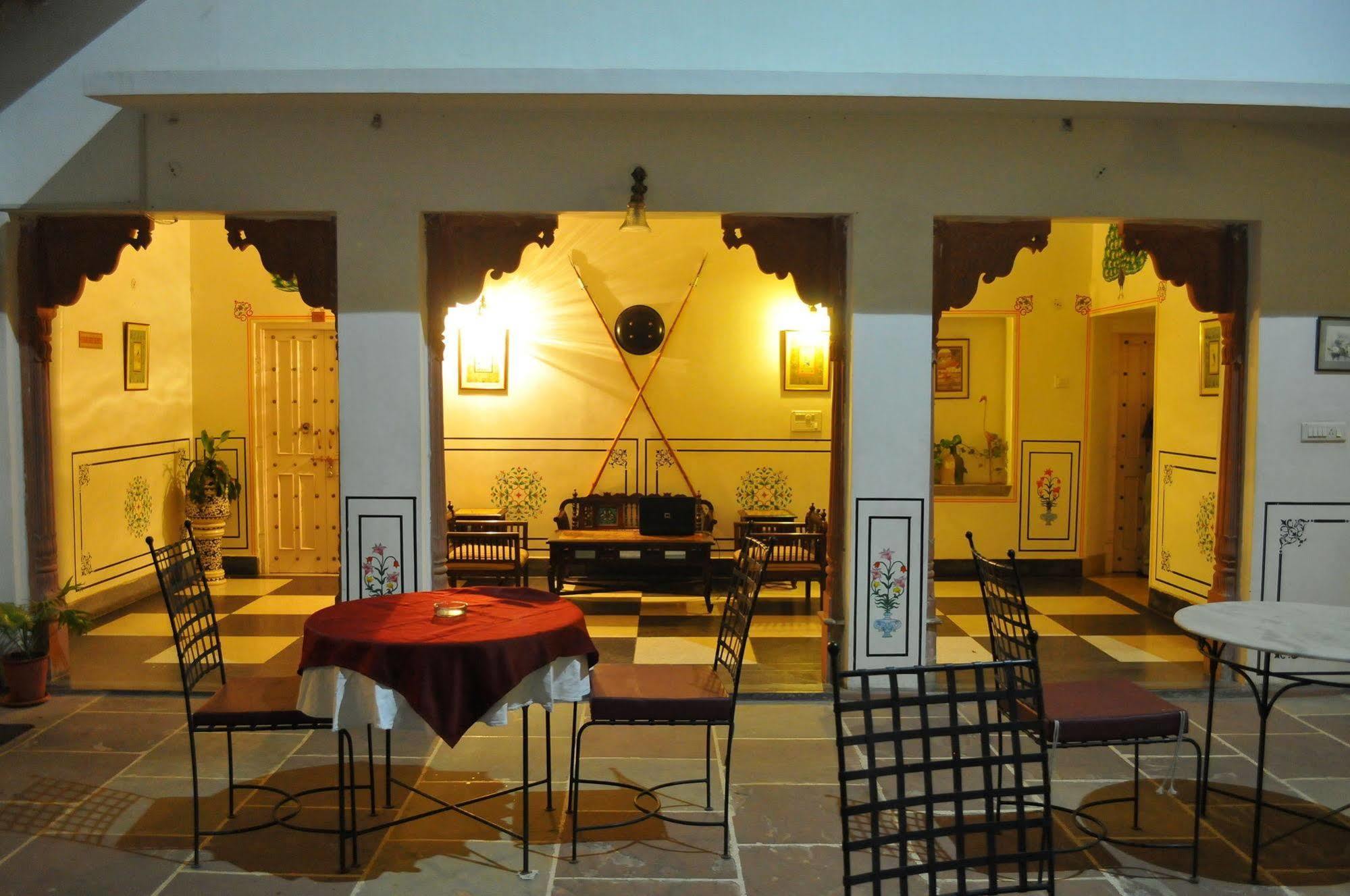Mahal Khandela Hotel 2*