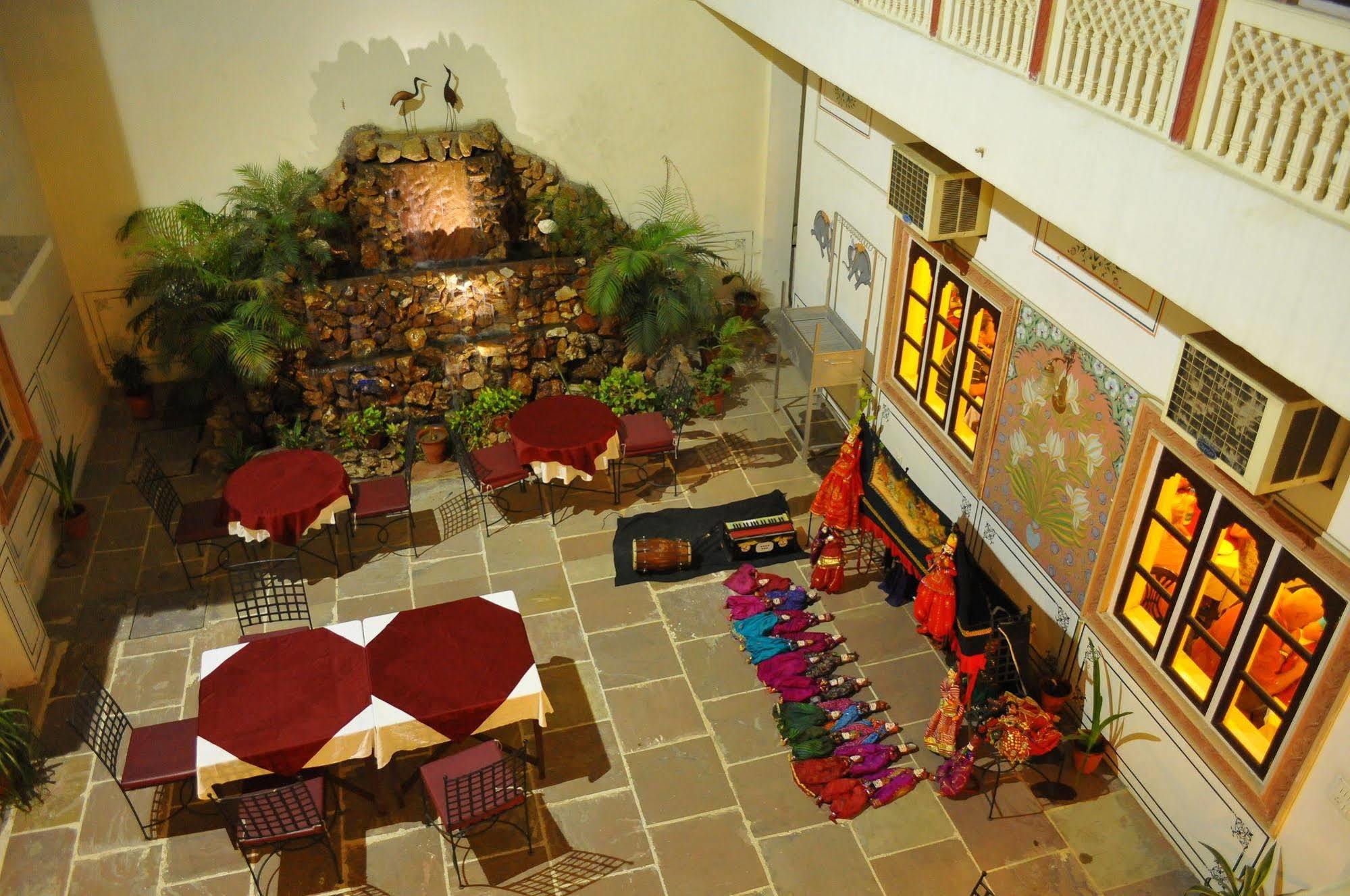 Hotel Mahal Khandela 2*