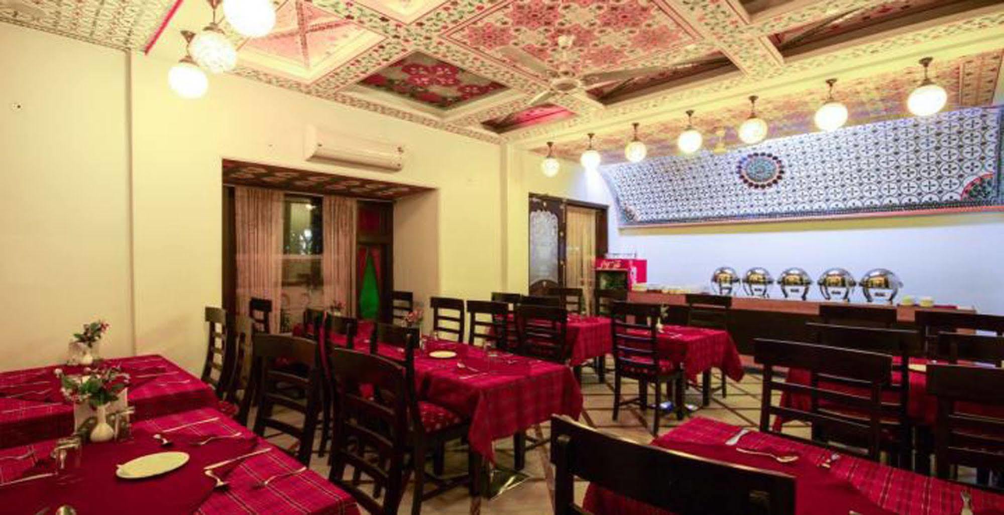 Hotel Nahargarh Haveli-near Train Station Metro