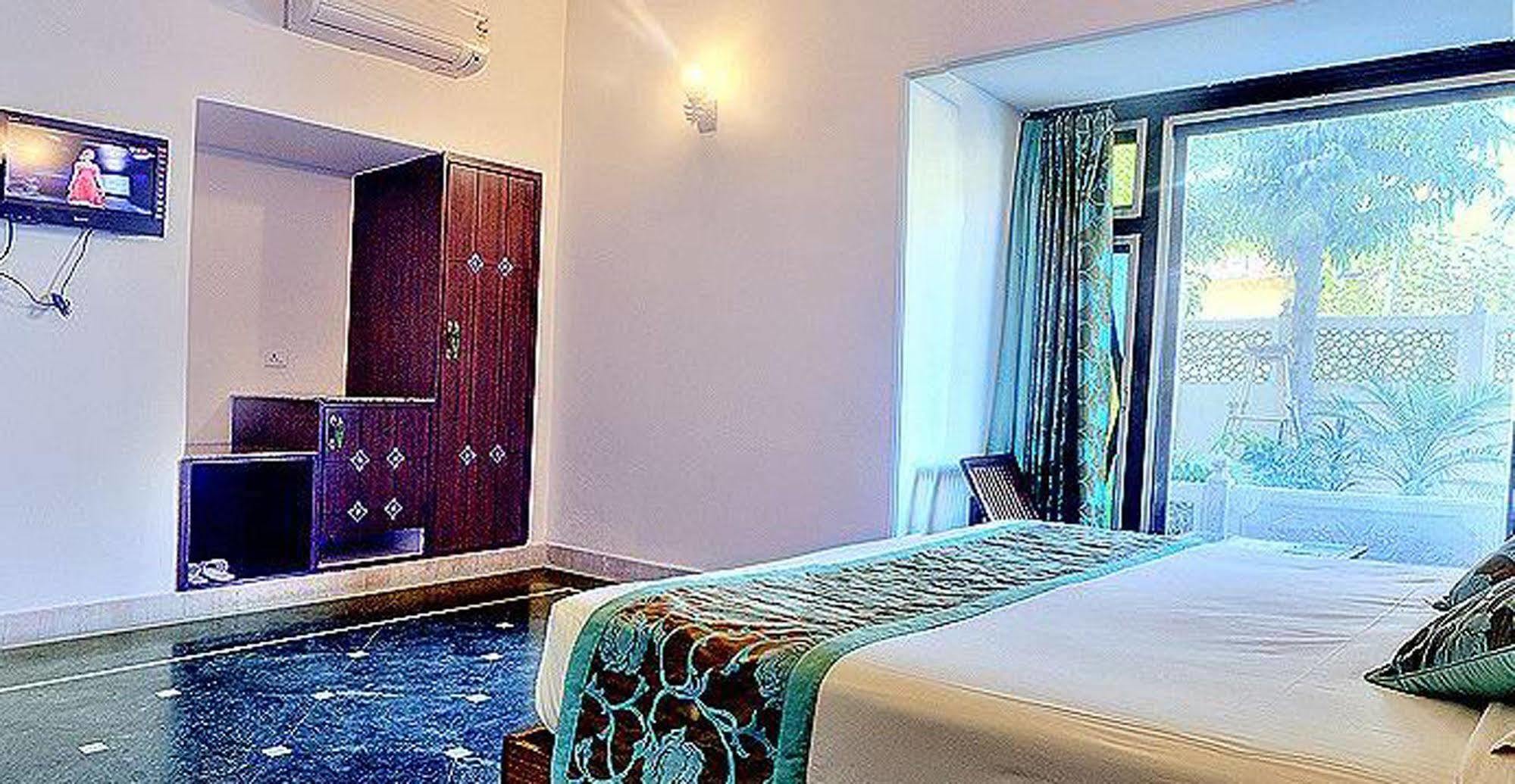 Nahargarh Haveli-near Train Station Metro Hotel 3*