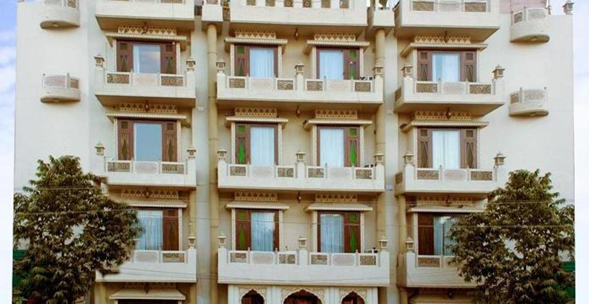 Nahargarh Haveli-near Train Station Metro Hotel 3*