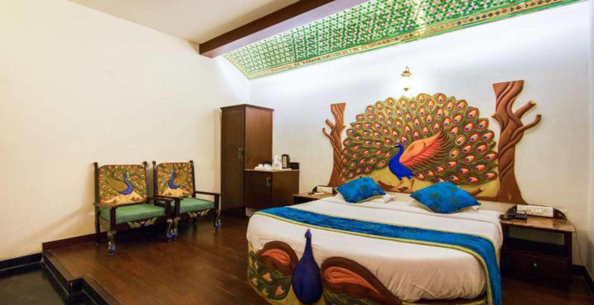 Nahargarh Haveli-near Train Station Metro Hotel
