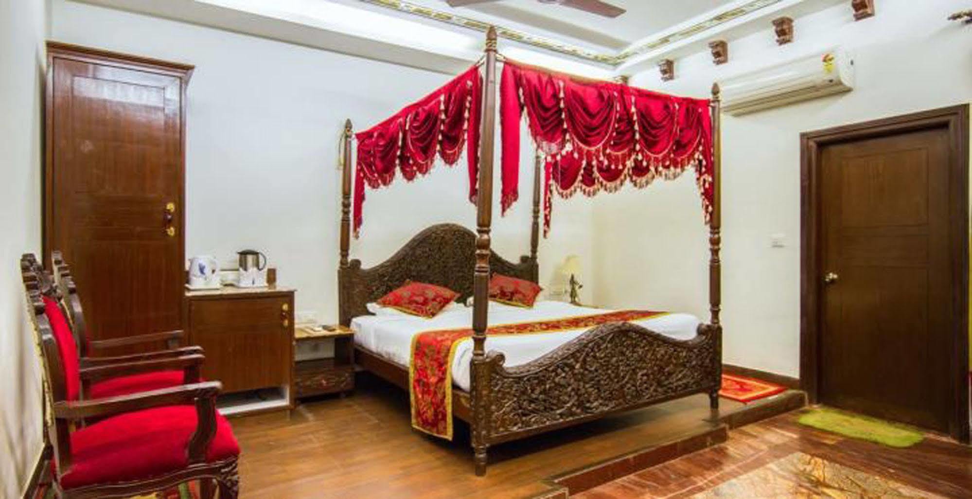 Nahargarh Haveli-near Train Station Metro Hotel 3*