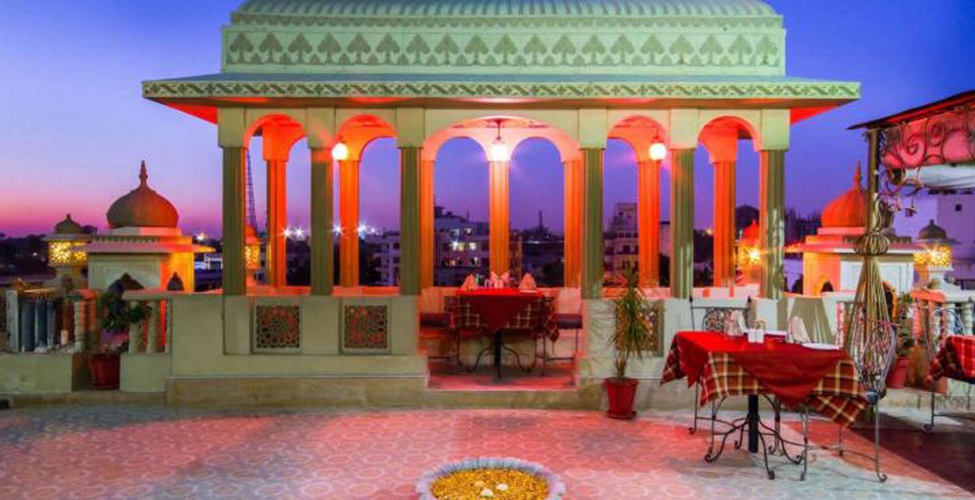 Nahargarh Haveli-near Train Station Metro Hotel 3*
