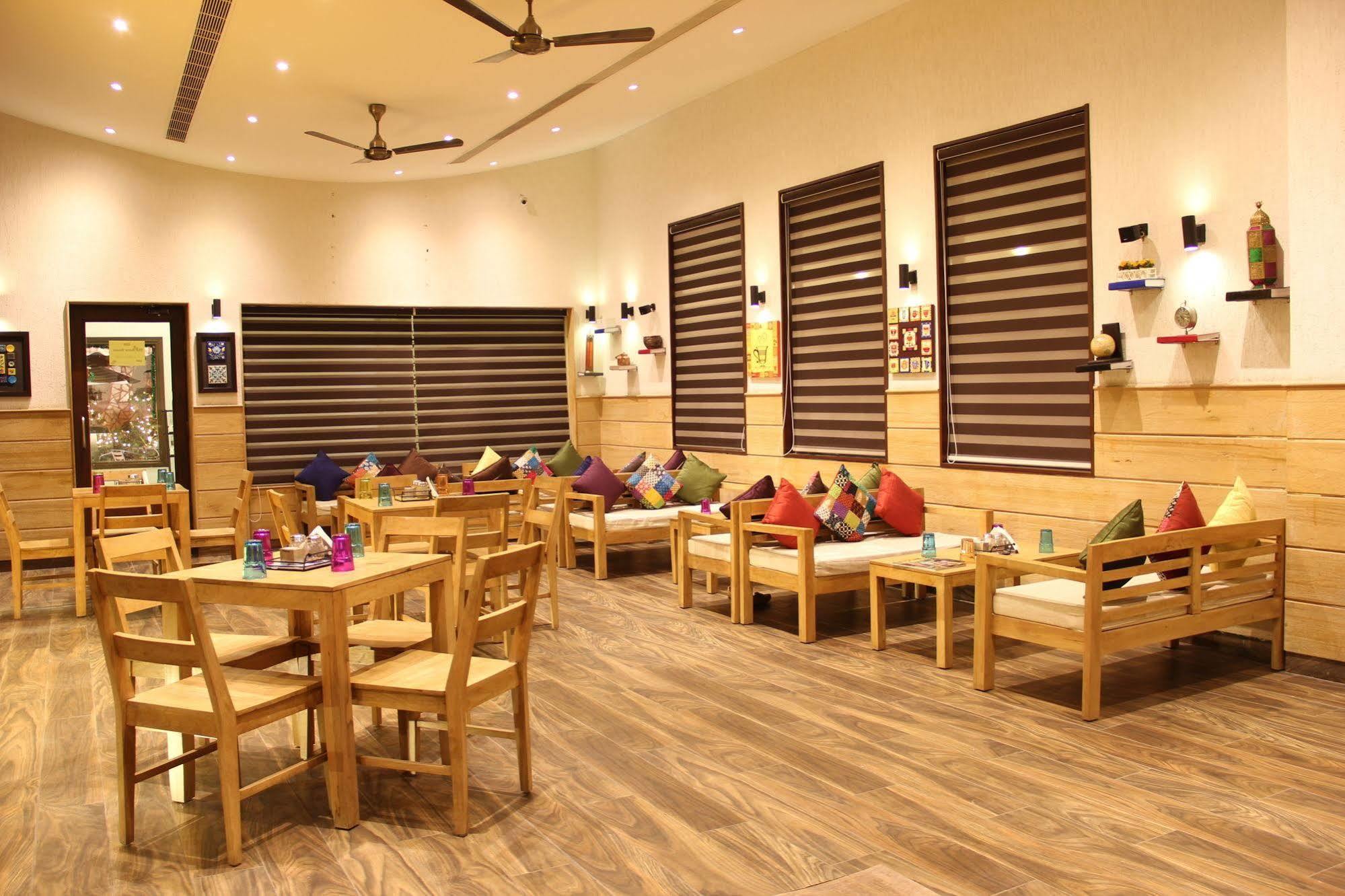 Hotel Ratnawali - A Vegetarian Heritage
