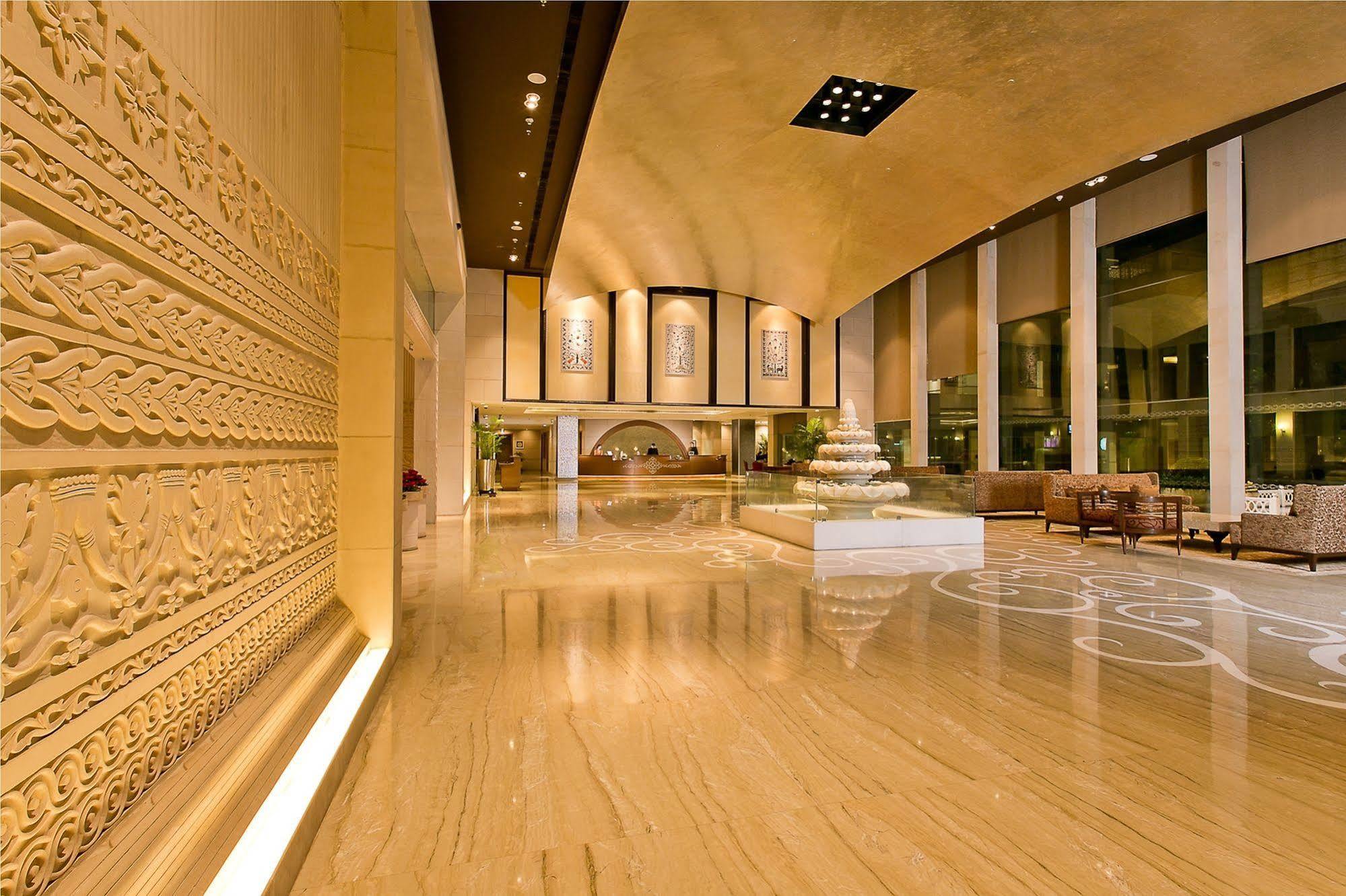 The Lalit 5*