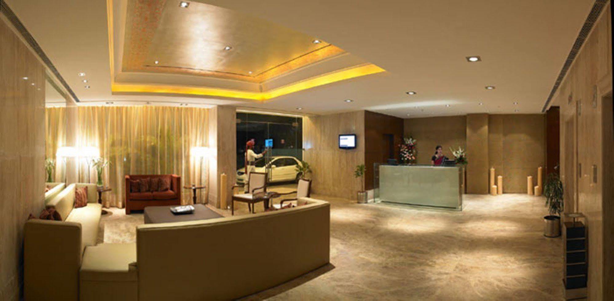 Hotel Royal Orchid Jaipur, Bani Park 4*