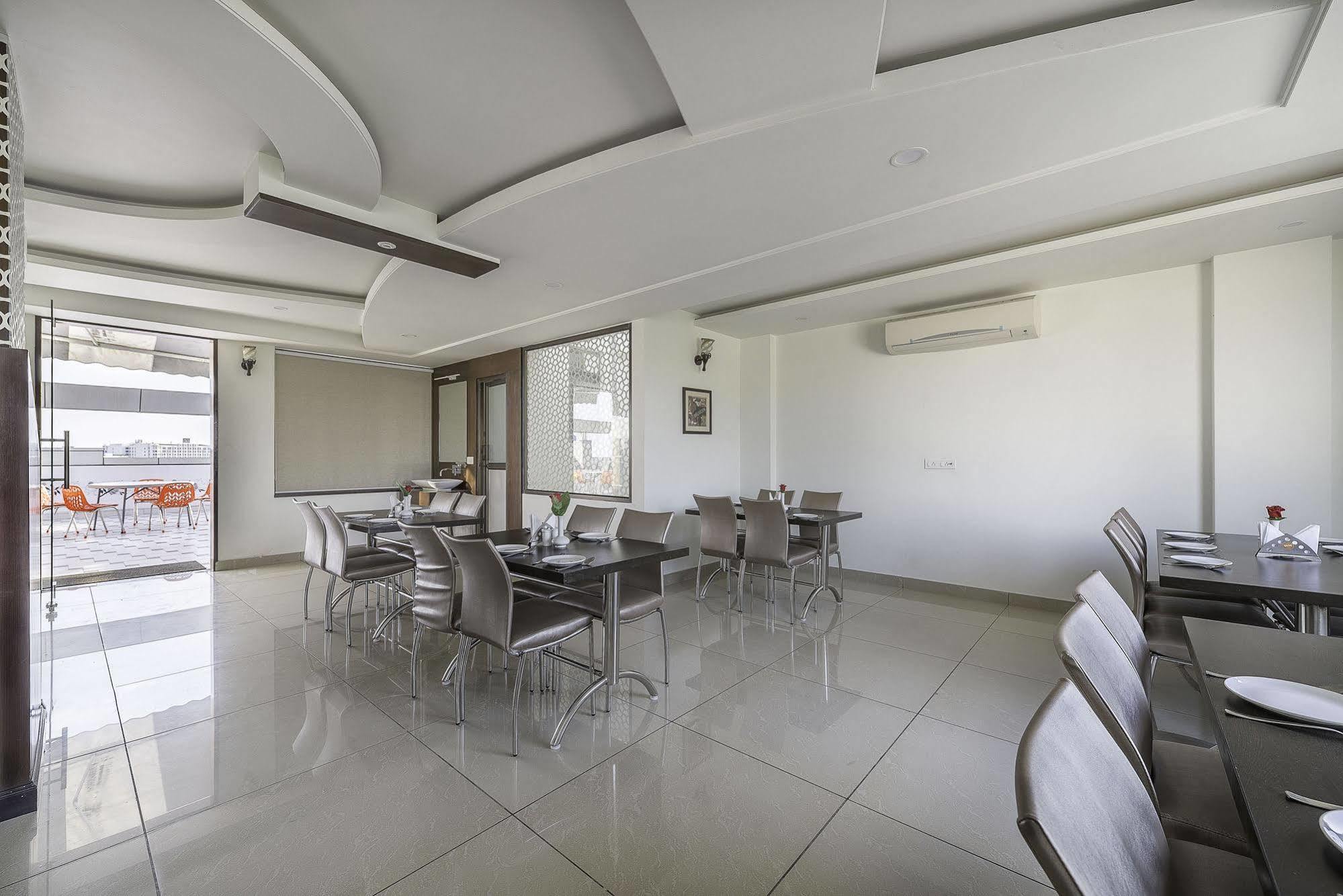 Treebo Signature Malviya Nagar Inn 3*