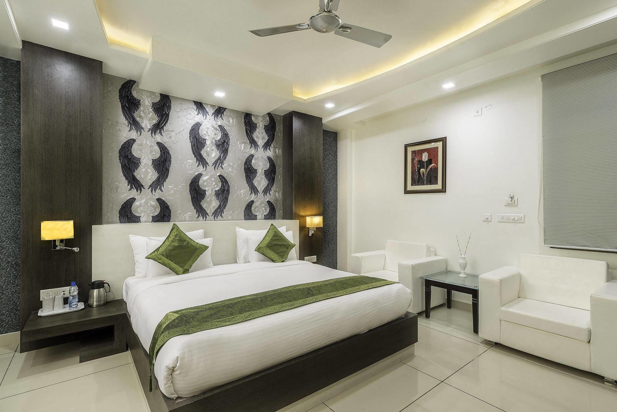 Inn Treebo Signature Malviya Nagar 3*