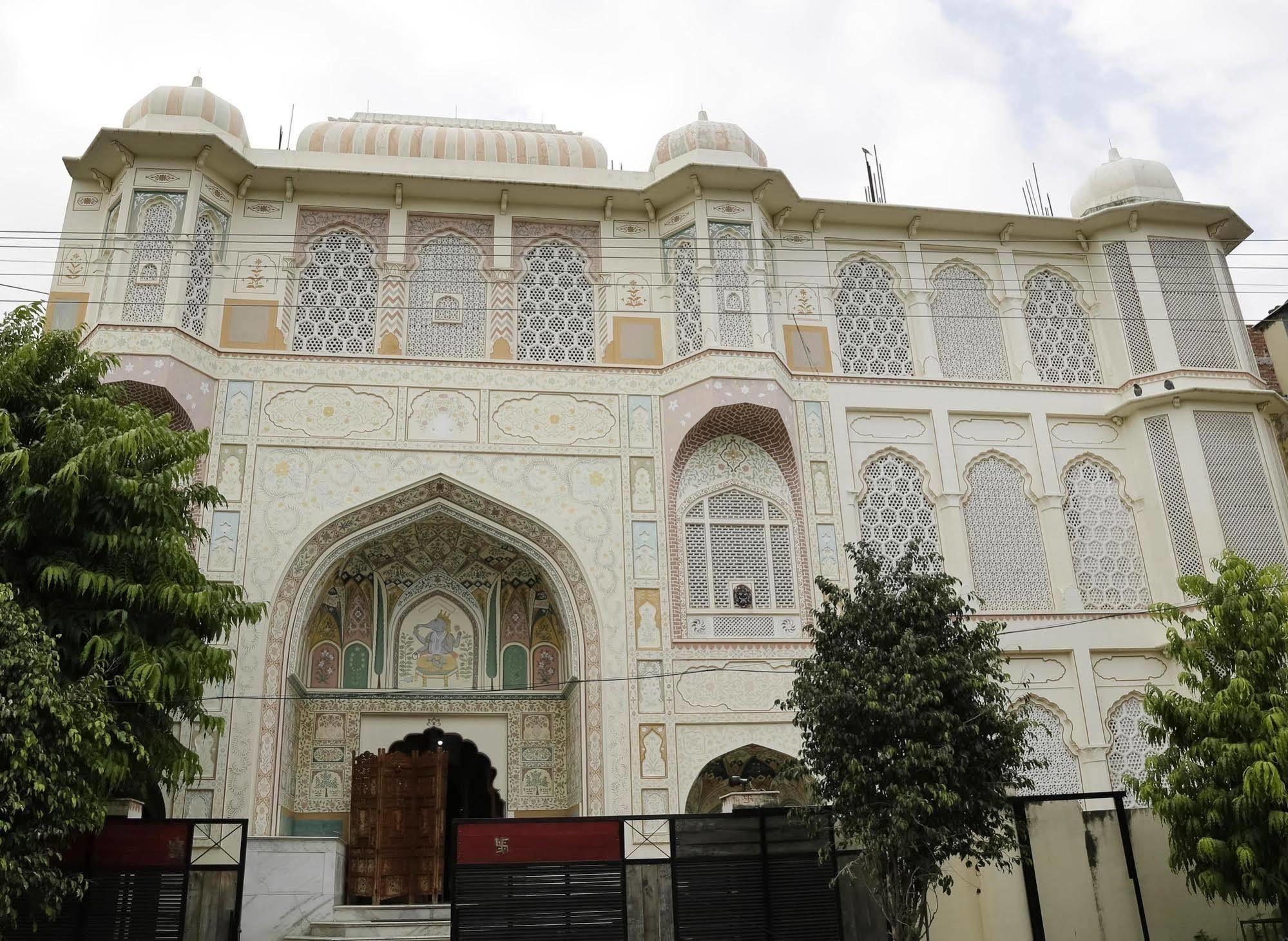 Oyo Heritage Hawa Sadak Hotel Jaipur