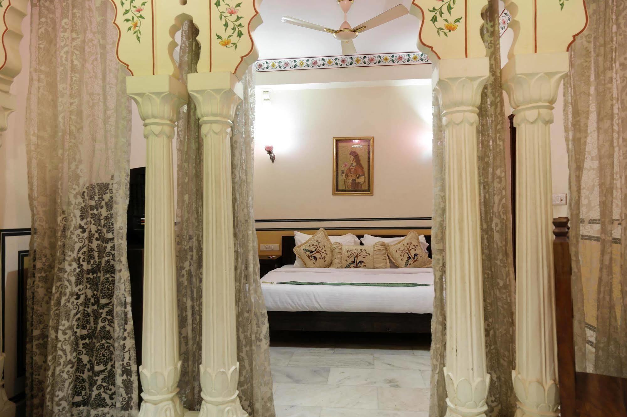 Oyo Heritage Hawa Sadak Hotel