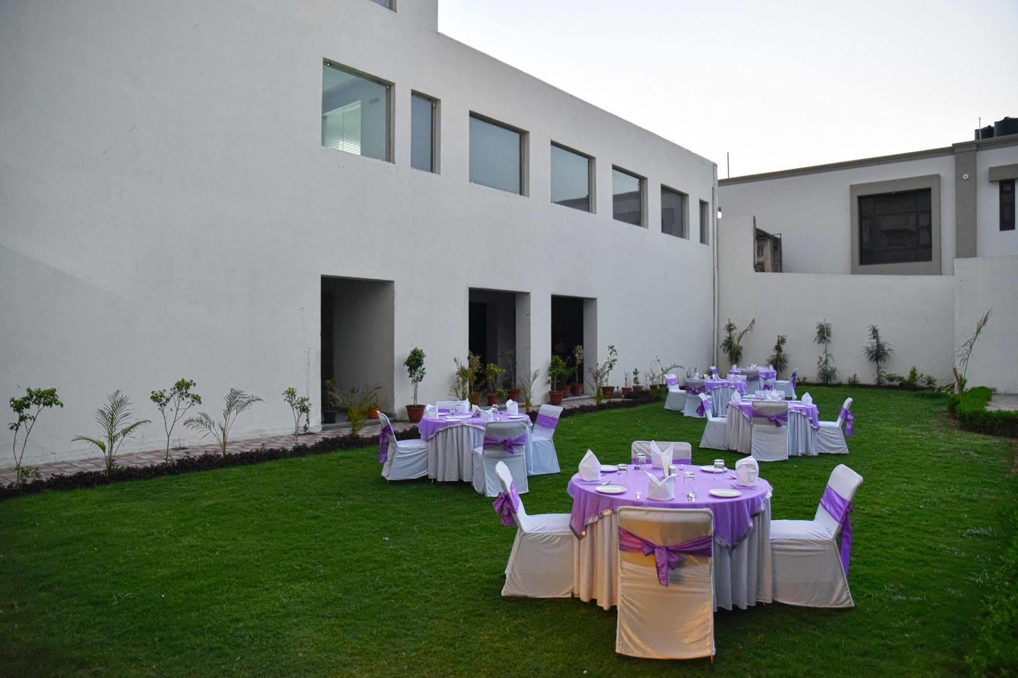 Hotel Hotel Gandharva- A Green Hotel 3*