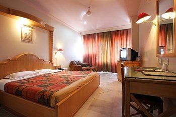 Lmb Centre, Hotel