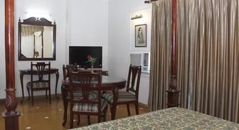 Lmb Centre, Hotel
